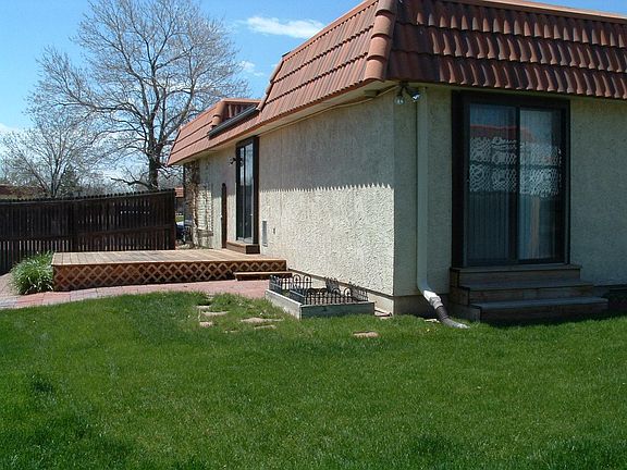 Back yard and Deck, Sliding glass doors on Deck and on walk out from south bedroom.