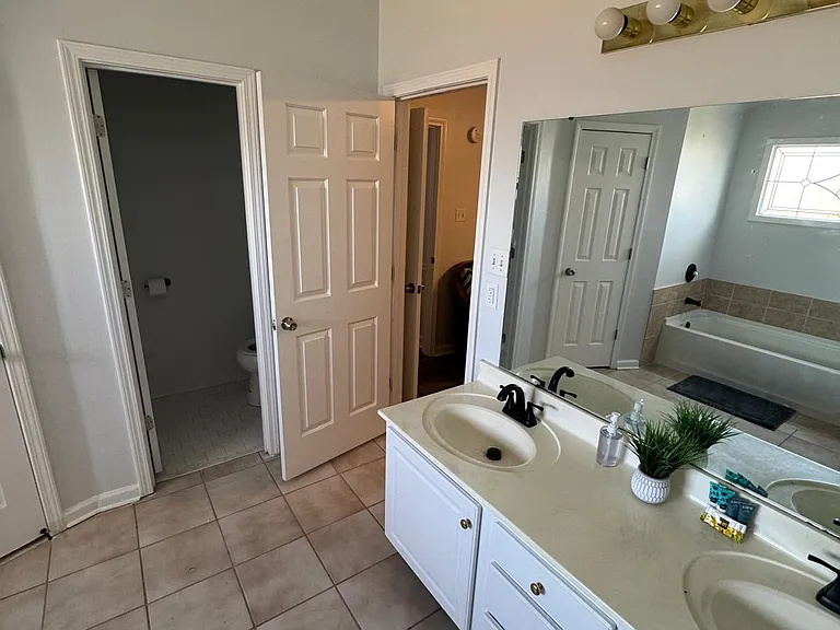 8843 Overlea Cv — Photo 16