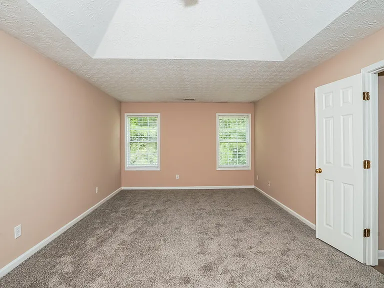 1000 Maple Leaf Dr — Photo 11