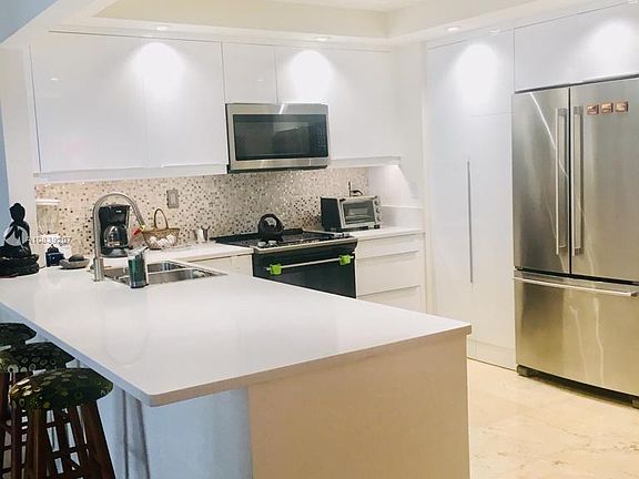 2nd image of 1915 Brickell Ave #1409C