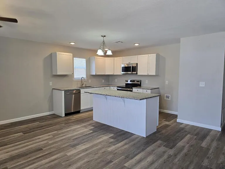 4115 W 57th St #A — Photo 4