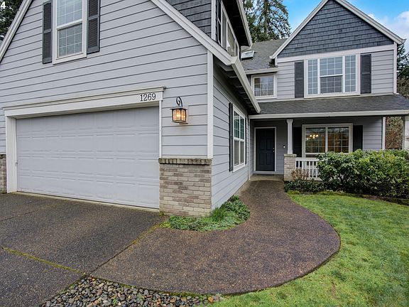 2nd image of 1269 NE Parkside Dr