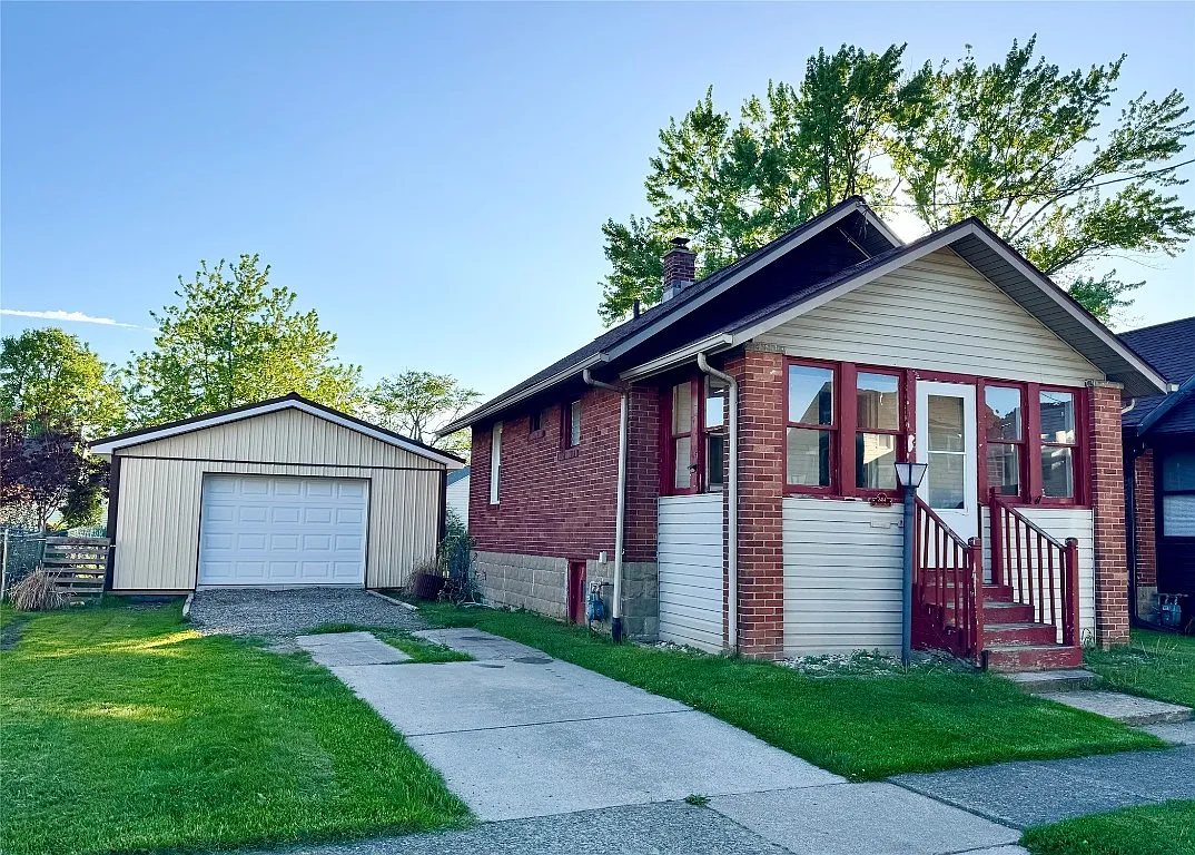 2414 Willow St photo 1