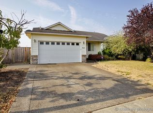 904 Meadow Dr, Molalla, OR
