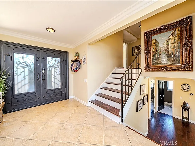 1901 Celeste Ln — Photo 4