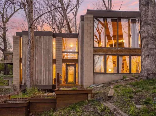 2140 Glass Rd NE, Cedar Rapids, IA 52402