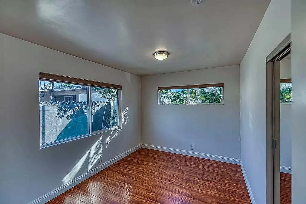 1588 West 36th Street, Unit 1588 1/2 — Photo 3