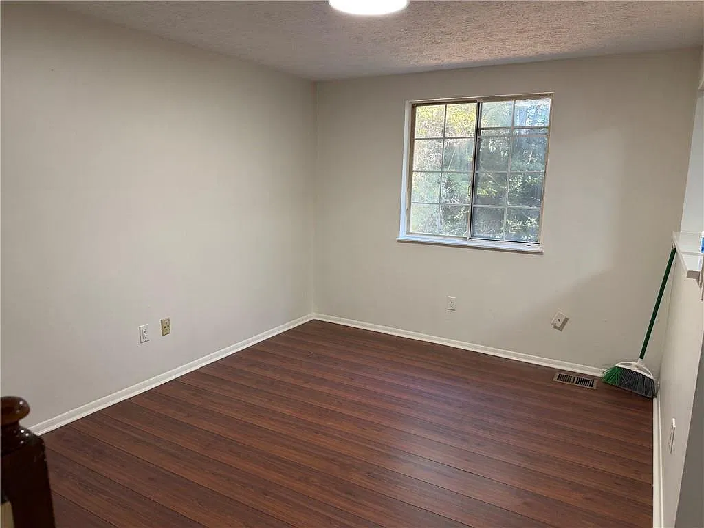 3 bed, 2.5 bath, 1654 sqft, $1,995 — Photo 4