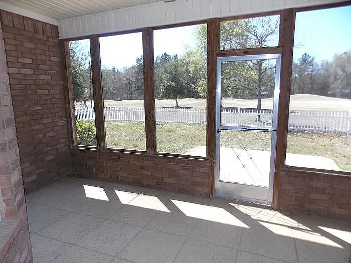 3 bed, 2062 sqft, $2,100 — Photo 2