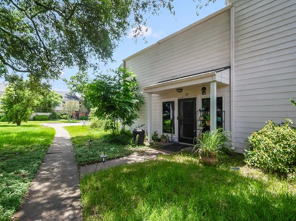 62 Chervil Cmn, Lake Jackson, TX 77566
