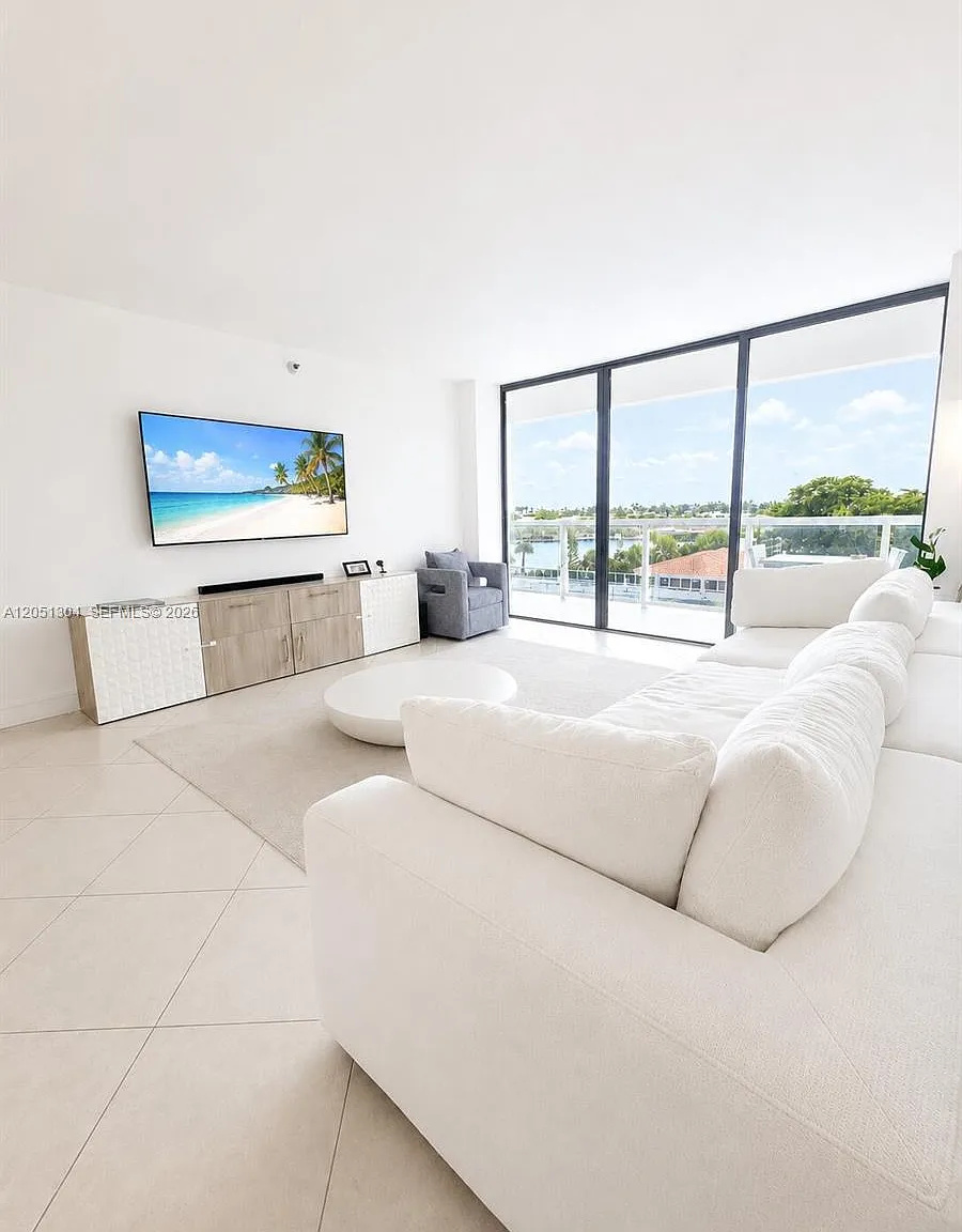 Waterview Condo — Photo 2