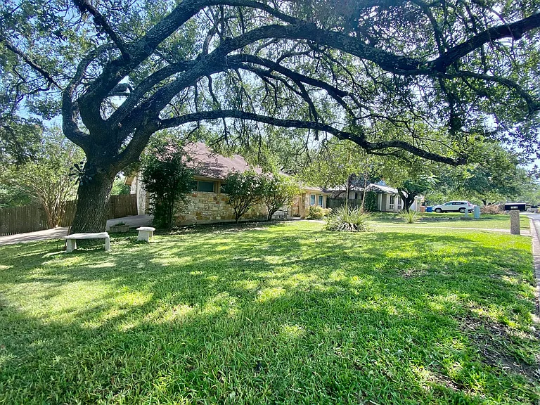 7219 Scenic Brook Dr — Photo 32
