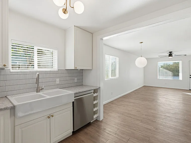 1322 W Taylor St — Photo 9