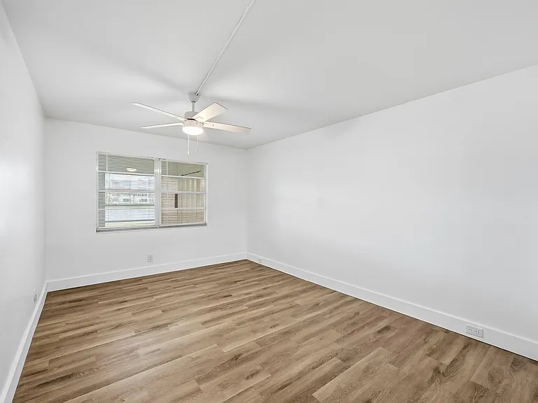 1043 Cornwall Dr #C — Photo 16