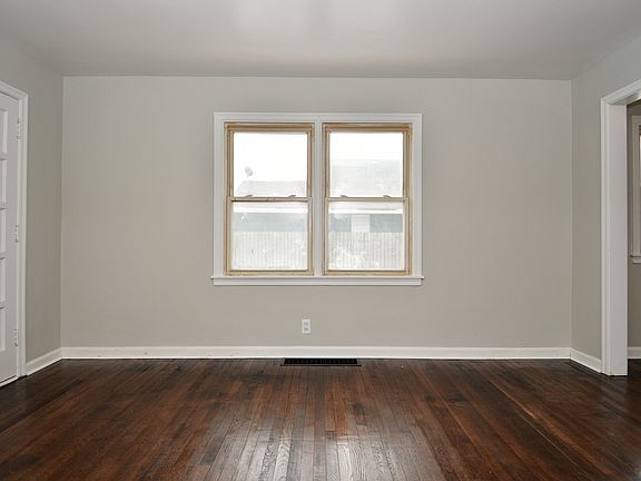 5th image of 1182 N Concord St