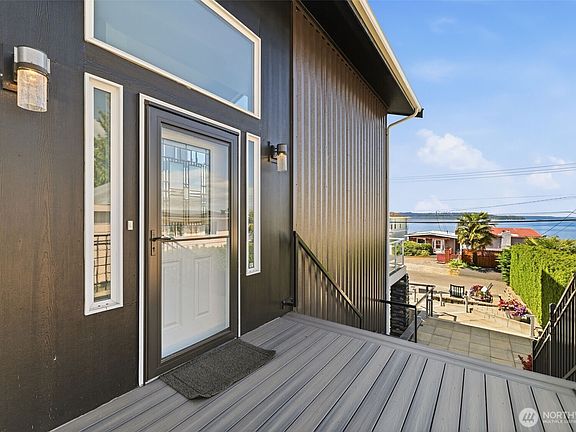 4th image of 28630 Soundview Drive S