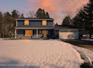 5964 W Sleepy Hollow Ln, East Lansing, MI 48823