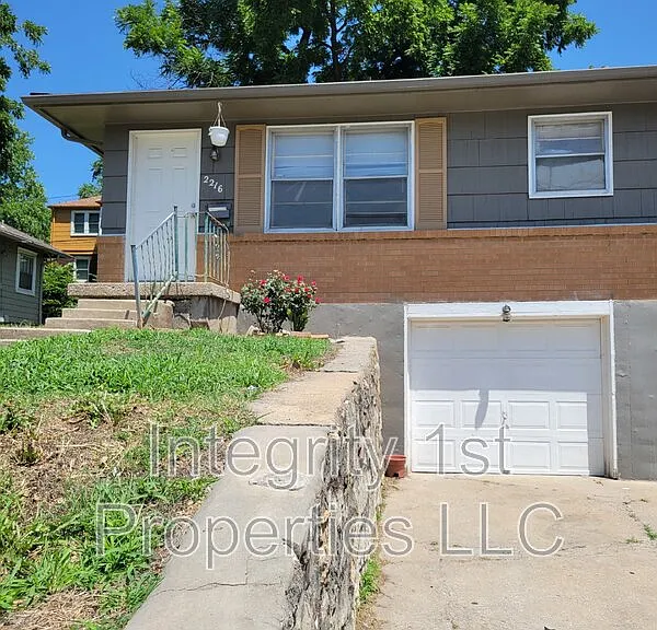 2216 State Ave — Photo 1