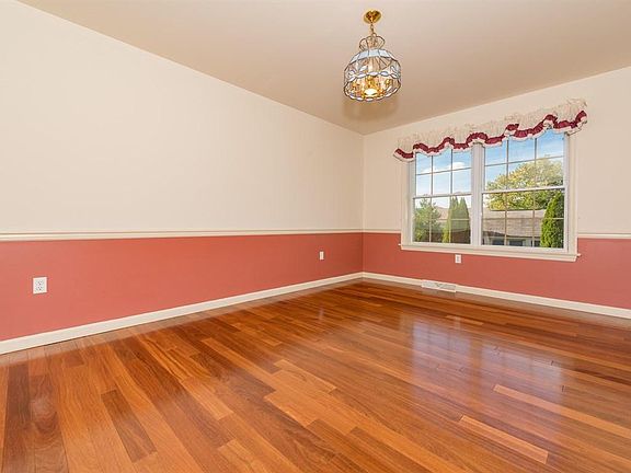 5th image of 633 Florin Ave
