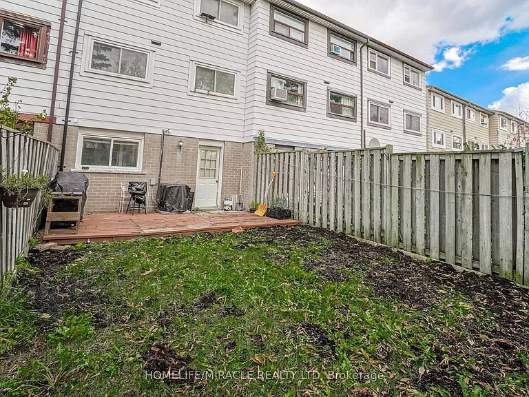 30 Hoskins Sq — Photo 29