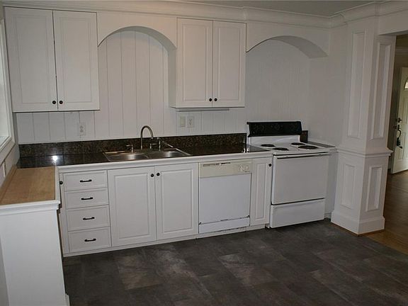 3rd image of 857 Bowie St