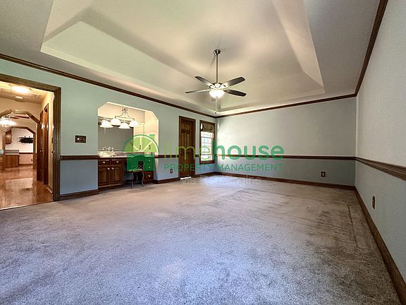 5th image of 700 Middle Ridge Dr