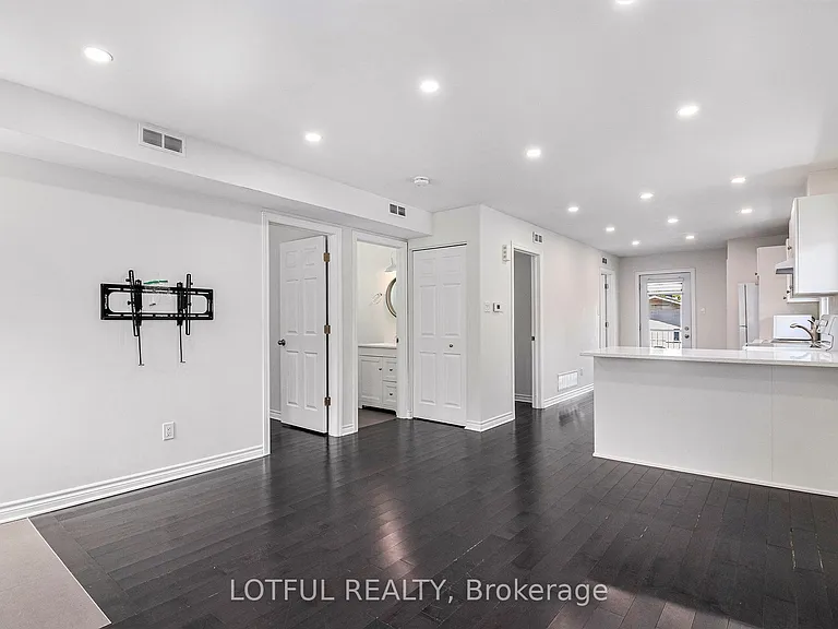 278 Shakespeare St #2 — Photo 6