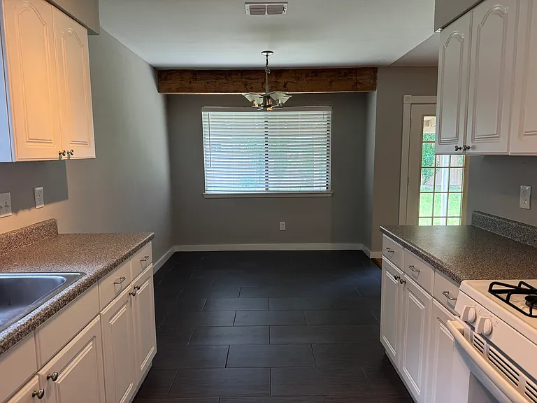 5201 Suburban Dr — Photo 8