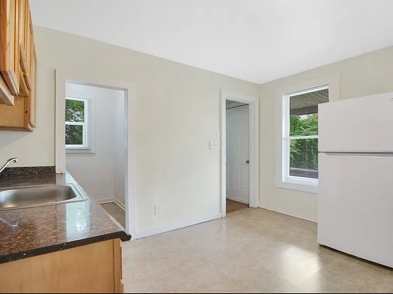 1614 Dwight St #2 — Photo 11