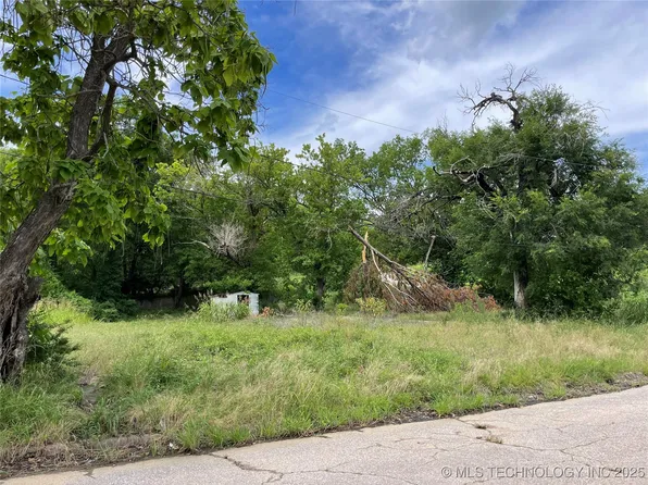 923 Leahy Ave, Pawhuska, OK 74056