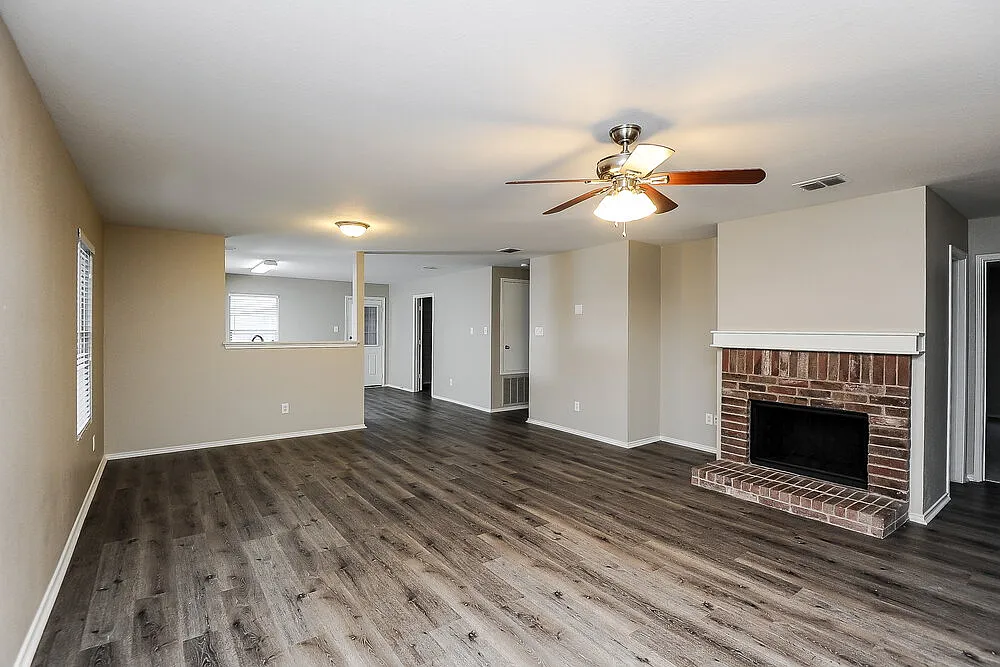 3 bed, 2.0 bath, 1743 sqft, $2,190 — Photo 4