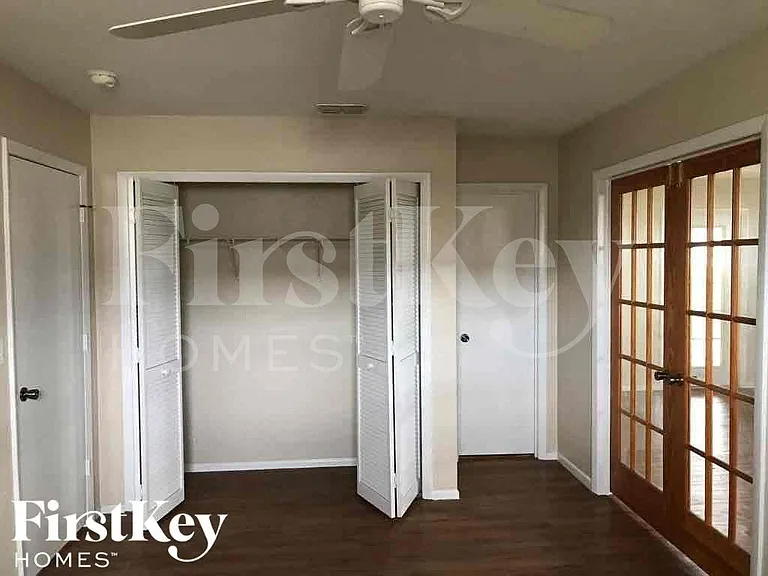 1209 NE 18th Pl — Photo 10
