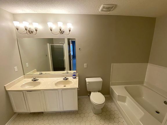4th image of 713 Sleepy Creek Dr