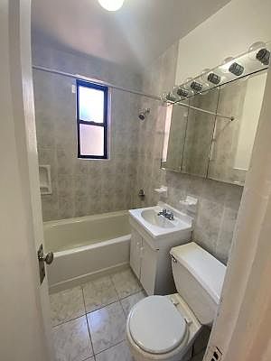 5th image of 417 40th St #3C