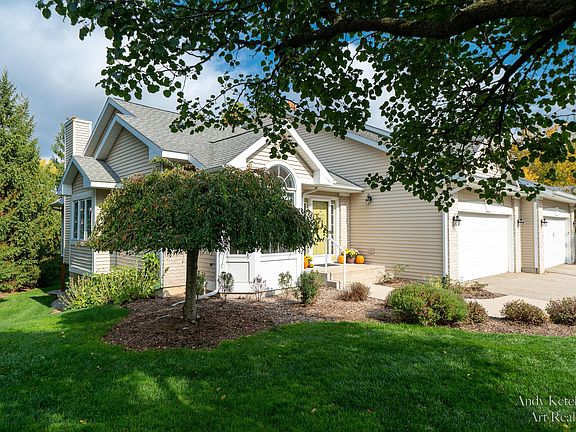 2nd image of 1742 Sanderling Ct NE