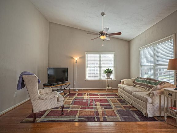 3rd image of 6606 Hartman Ct