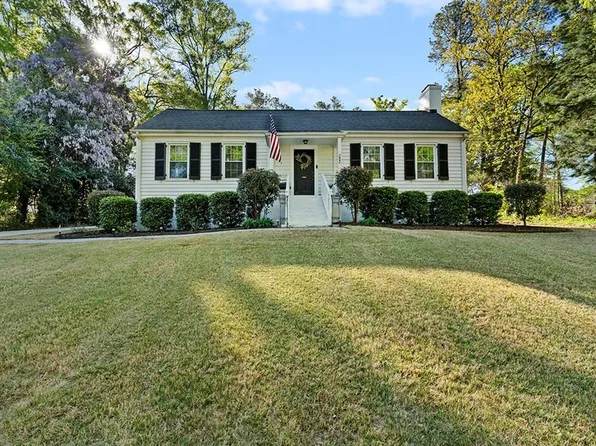 604 Brooklane Dr, Greenwood, SC 29649