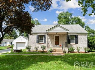 19 Parkway Ave, Plainsboro, NJ 08536