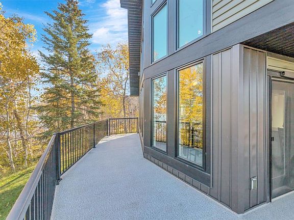 4th image of 4 N Lakeside Dr