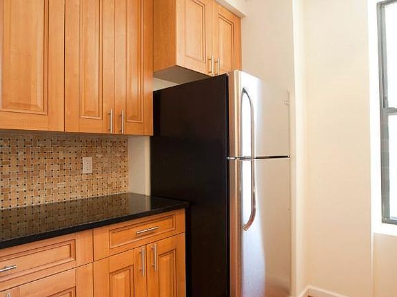 2nd image of 493 9th Ave APT 3a