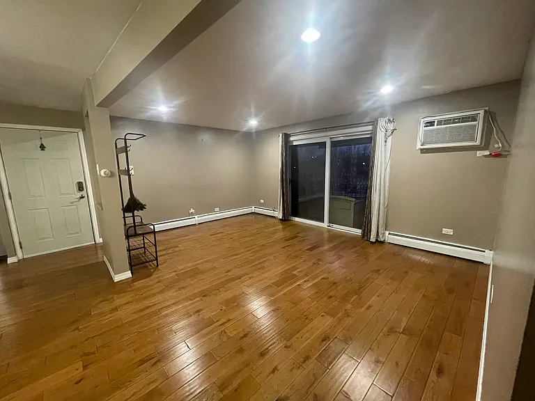 12715 La Crosse Ave #303 — Photo 5