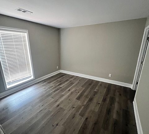 5th image of 956 Fairfax Pl