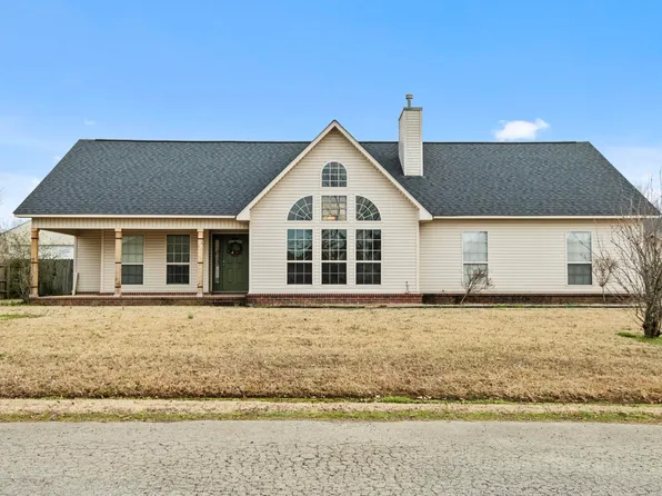 104 Meadows Ln, Beebe, AR 72012