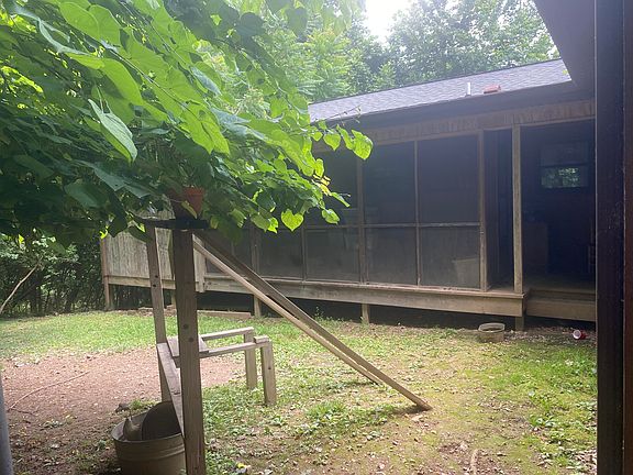 3rd image of 44 Poplar Place Ln
