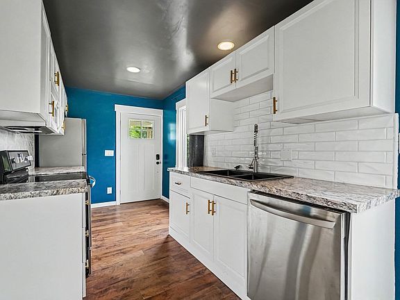 4th image of 2208 Ramona Ave