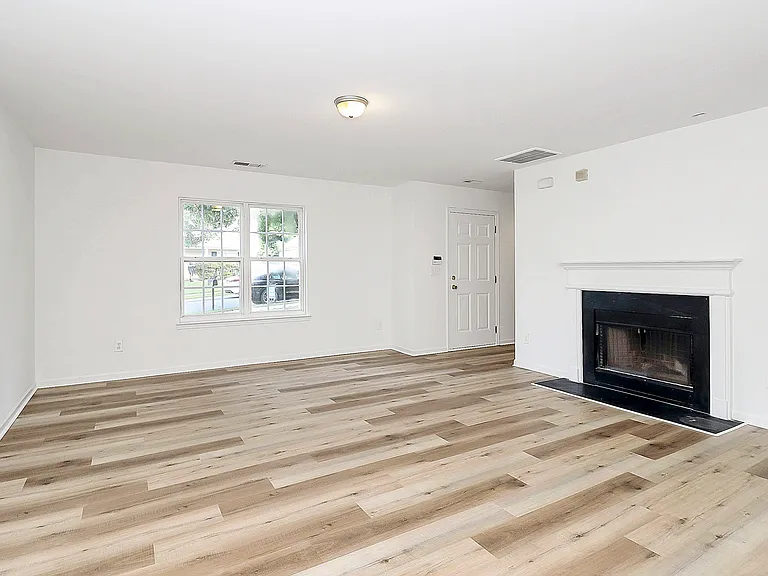 1215 McAllister Dr — Photo 13