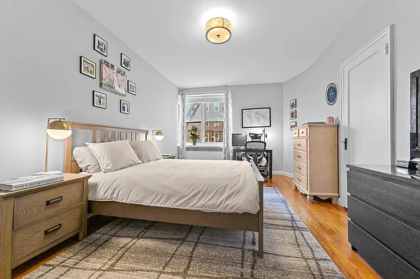Sold by Poljan Properties Inc. | media 8
