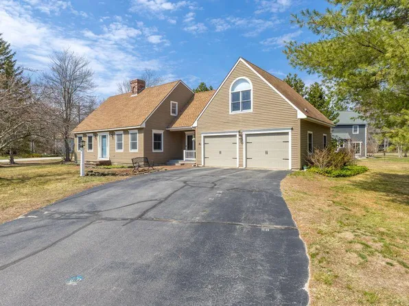 36 Village Woods Circle, Gorham, ME 04038