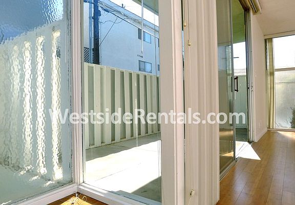 2nd image of 941 10th St APT 7