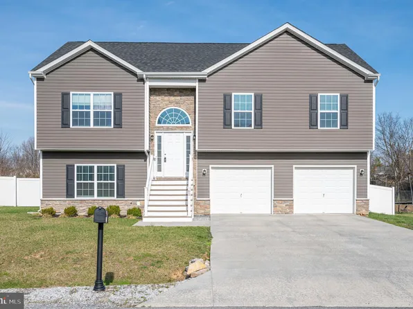61 Invasion Ct, Bunker Hill, WV 25413